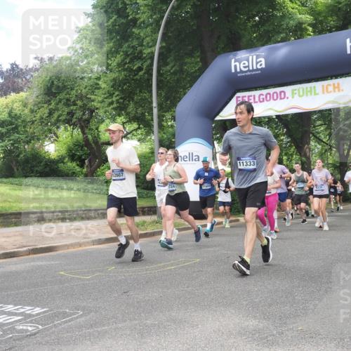 29.06.2025 - hella hamburg halbmarathon KatJ http://msf.ph/oto/8428412 29.06.2025 10:40:41 Zwischen KM18-KM19 3334, 3999, 5077, 6723, 7918, 8335 meine-sportfotos.de