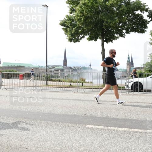 29.06.2025 - hella hamburg halbmarathon Lena Gebhardt http://msf.ph/oto/8428413 29.06.2025 10:43:46 Lombardsbrücke 3390, 1023, 1026, 1095, 1155, 1306, 1310, 1400, 1459, 1878, 2073, 2733, 3238, 3288, 3329, 3390, 3597, 4367, 4627, 4636, 4866, 5001, 5192, 5201, 5214, 5293, 5370, 5720, 5890, 5902, 5905, 6012, 6036, 6096, 6226, 6334, 6440, 6895, 6931, 6971, 6973, 7197, 7205, 7206, 7489, 7504, 7926, 8000, 8058, 8135, 8233, 8408, 8504, 8870, 9073, 9639, 9641, 9704, 9831, 9879, 10083, 10097, 10200, 10202 meine-sportfotos.de