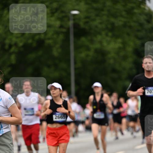 29.06.2025 - hella hamburg halbmarathon Dr. Thomas Lammeyer http://msf.ph/oto/8428445 29.06.2025 10:51:13 Kennedybrücke 1004, 1100, 1104, 1371, 1375, 1608, 1837, 1961, 1999, 2162, 2327, 2423, 2537, 2662, 2665, 2697, 3406, 3407, 3896, 4104, 4448, 4483, 5635, 5697, 5769, 5770, 5854, 5892, 6392, 6485, 6623, 6740, 7073, 7268, 7364, 7368, 7374, 7430, 7431, 8010, 8047, 8486, 8706, 8967, 9120, 9121, 9337, 9426, 9557, 9774, 9949, 10514, 10515, 10591, 11160, 11408 meine-sportfotos.de