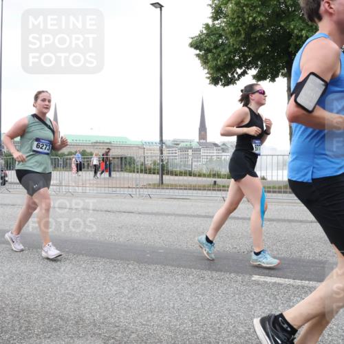 29.06.2025 - hella hamburg halbmarathon Lena Gebhardt http://msf.ph/oto/8428452 29.06.2025 10:53:54 Lombardsbrücke 6273, 977, 11, 37, 1017, 1263, 1687, 1709, 1744, 1753, 1779, 1789, 1984, 2079, 2372, 2429, 2600, 2761, 2854, 3055, 3079, 3187, 3188, 3226, 3249, 3465, 3467, 3557, 4323, 4595, 4685, 4801, 4838, 5430, 5562, 5804, 5815, 5856, 5857, 5898, 5964, 6039, 6041, 6044, 6192, 6273, 6306, 6468, 6583, 6913, 6988, 6996, 7039, 7068, 7537, 7611, 7614, 7876, 7890, 8867, 8924, 9077, 9138, 9203, 9456, 9503, 9531, 9572, 9771, 9785, 11390 meine-sportfotos.de