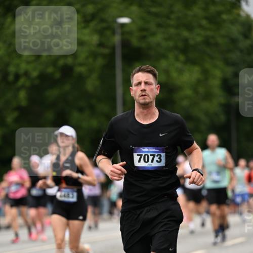 29.06.2025 - hella hamburg halbmarathon Dr. Thomas Lammeyer http://msf.ph/oto/8428502 29.06.2025 10:51:15 Kennedybrücke 1004, 1100, 1104, 1371, 1375, 1608, 1837, 1961, 1999, 2162, 2327, 2423, 2537, 2662, 2665, 2697, 3339, 3406, 3407, 3896, 4104, 4448, 4483, 5635, 5697, 5854, 5892, 6392, 6485, 6623, 6740, 6995, 7073, 7268, 7364, 7368, 7374, 7430, 7431, 7960, 8010, 8047, 8131, 8486, 8541, 8706, 8967, 9120, 9121, 9337, 9426, 9557, 9774, 9949, 10514, 10515, 10591, 11160, 11408 meine-sportfotos.de