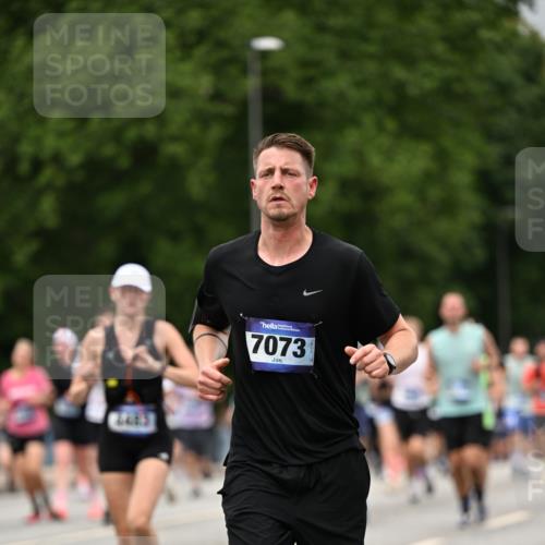 29.06.2025 - hella hamburg halbmarathon Dr. Thomas Lammeyer http://msf.ph/oto/8428506 29.06.2025 10:51:15 Kennedybrücke 1004, 1100, 1104, 1371, 1375, 1608, 1837, 1961, 1999, 2162, 2327, 2423, 2537, 2662, 2665, 2697, 3339, 3406, 3407, 3896, 4104, 4448, 4483, 5635, 5697, 5854, 5892, 6392, 6485, 6623, 6740, 6995, 7073, 7268, 7364, 7368, 7374, 7430, 7431, 7960, 8010, 8047, 8131, 8486, 8541, 8706, 8967, 9120, 9121, 9337, 9426, 9557, 9774, 9949, 10514, 10515, 10591, 11160, 11408 meine-sportfotos.de