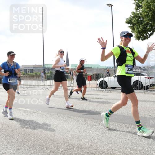 29.06.2025 - hella hamburg halbmarathon Lena Gebhardt http://msf.ph/oto/8428517 29.06.2025 10:43:46 Lombardsbrücke 10325, 7197, 339, 1023, 1026, 1095, 1155, 1306, 1310, 1400, 1459, 1878, 2073, 2733, 3238, 3288, 3329, 3390, 3597, 4367, 4627, 4636, 4866, 5001, 5192, 5201, 5214, 5293, 5370, 5720, 5890, 5902, 5905, 6012, 6036, 6096, 6226, 6334, 6440, 6895, 6931, 6971, 6973, 7197, 7205, 7206, 7489, 7504, 7926, 8000, 8058, 8135, 8233, 8408, 8504, 8870, 9073, 9639, 9641, 9704, 9831, 9879, 10083, 10097, 10200, 10202 meine-sportfotos.de