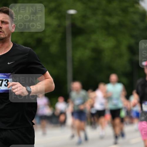 29.06.2025 - hella hamburg halbmarathon Dr. Thomas Lammeyer http://msf.ph/oto/8428533 29.06.2025 10:51:16 Kennedybrücke 1004, 1100, 1104, 1371, 1375, 1608, 1837, 1961, 1999, 2162, 2327, 2537, 2662, 2665, 2697, 3339, 3406, 3407, 3896, 4104, 4325, 4448, 4483, 5635, 5697, 5854, 5892, 6392, 6485, 6623, 6740, 6995, 7073, 7268, 7364, 7368, 7374, 7430, 7431, 7960, 8010, 8047, 8131, 8541, 8706, 8967, 9337, 9426, 9557, 9774, 9949, 10514, 10515, 10591, 11160, 11408 meine-sportfotos.de
