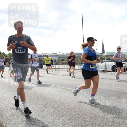 29.06.2025 - hella hamburg halbmarathon Lena Gebhardt http://msf.ph/oto/8428581 29.06.2025 10:43:47 Lombardsbrücke 1023, 4866, 7206, 6226, 14866, 1032, 1023, 1026, 1095, 1155, 1306, 1310, 1400, 1459, 1878, 2073, 2733, 3238, 3288, 3329, 3390, 3597, 4367, 4627, 4636, 4866, 5001, 5192, 5201, 5214, 5293, 5370, 5720, 5890, 5902, 5905, 6012, 6036, 6096, 6226, 6334, 6440, 6895, 6931, 6971, 6973, 7197, 7205, 7206, 7326, 7489, 7504, 7926, 8000, 8058, 8135, 8233, 8408, 8504, 8870, 9073, 9639, 9641, 9704, 9831, 9879, 10083, 10097, 10200, 10202 meine-sportfotos.de