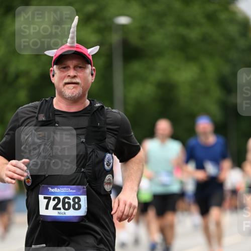 29.06.2025 - hella hamburg halbmarathon Dr. Thomas Lammeyer http://msf.ph/oto/8428595 29.06.2025 10:51:18 Kennedybrücke 1004, 1100, 1104, 1371, 1375, 1608, 1837, 1961, 1999, 2162, 2327, 2537, 2556, 2662, 2665, 2697, 3277, 3339, 3406, 3407, 3823, 3896, 4104, 4325, 4448, 4483, 5635, 5697, 5854, 5892, 6485, 6623, 6740, 6995, 7073, 7268, 7364, 7368, 7374, 7430, 7431, 7827, 7960, 8010, 8047, 8131, 8541, 8706, 8967, 9337, 9426, 9557, 9774, 9949, 10514, 10515, 10591, 11160, 11408 meine-sportfotos.de