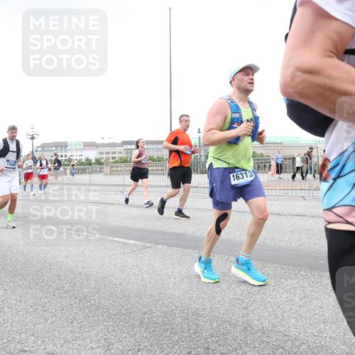 29.06.2025 - hella hamburg halbmarathon Lena Gebhardt http://msf.ph/oto/8428608 29.06.2025 10:53:56 Lombardsbrücke 99, 2079, 15047, 16313, 1017, 1263, 1687, 1709, 1744, 1753, 1779, 1789, 1984, 2079, 2372, 2429, 2600, 2761, 2854, 3055, 3079, 3187, 3188, 3249, 3465, 3467, 3557, 4323, 4595, 4685, 4801, 4838, 5430, 5562, 5804, 5817, 5856, 5857, 5898, 5964, 6039, 6041, 6044, 6192, 6273, 6306, 6468, 6583, 6913, 6987, 6988, 6996, 7039, 7537, 7611, 7614, 7890, 8867, 8924, 9077, 9138, 9203, 9456, 9503, 9531, 9572, 9771, 9785, 10207, 11390, 11785 meine-sportfotos.de