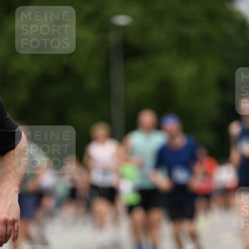 29.06.2025 - hella hamburg halbmarathon Dr. Thomas Lammeyer http://msf.ph/oto/8428630 29.06.2025 10:51:19 Kennedybrücke 1004, 1100, 1104, 1371, 1375, 1608, 1837, 1961, 1999, 2162, 2327, 2537, 2556, 2662, 2665, 2697, 3277, 3339, 3406, 3407, 3823, 3896, 4104, 4325, 4448, 4483, 5635, 5697, 5854, 5892, 6485, 6623, 6740, 6995, 7073, 7268, 7364, 7368, 7374, 7430, 7431, 7827, 7960, 8010, 8047, 8131, 8541, 8706, 8967, 9426, 9557, 9774, 9949, 10514, 10515, 10591, 11160, 11408 meine-sportfotos.de