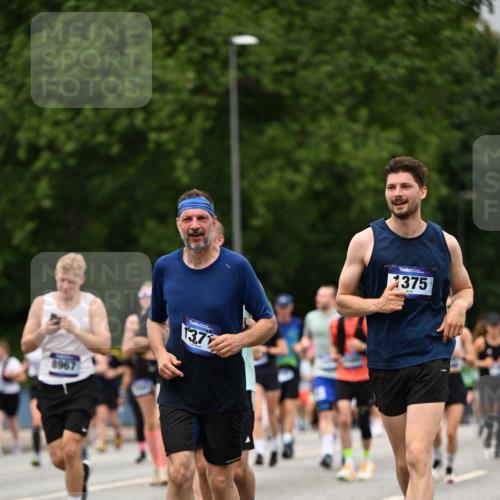 29.06.2025 - hella hamburg halbmarathon Dr. Thomas Lammeyer http://msf.ph/oto/8428682 29.06.2025 10:51:20 Kennedybrücke 1004, 1100, 1104, 1371, 1375, 1608, 1837, 1961, 1999, 2162, 2327, 2537, 2556, 2662, 2665, 2697, 3277, 3339, 3406, 3407, 3823, 3896, 4104, 4325, 4448, 4483, 5635, 5697, 5854, 5892, 6485, 6623, 6740, 6995, 7073, 7268, 7364, 7368, 7374, 7430, 7431, 7827, 7960, 8010, 8047, 8131, 8541, 8706, 8967, 9426, 9557, 9774, 9949, 10514, 10515, 10591, 11160, 11378, 11408 meine-sportfotos.de