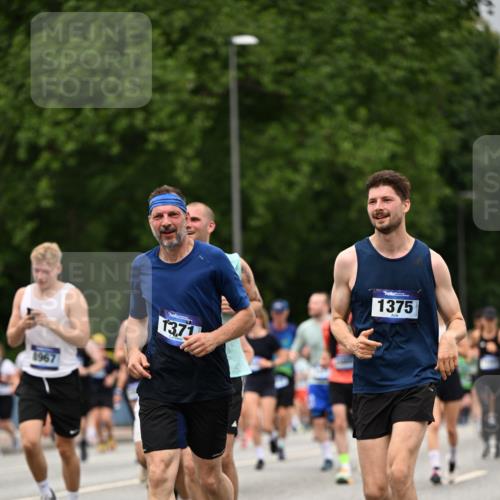 29.06.2025 - hella hamburg halbmarathon Dr. Thomas Lammeyer http://msf.ph/oto/8428690 29.06.2025 10:51:20 Kennedybrücke 1004, 1100, 1104, 1371, 1375, 1608, 1837, 1961, 1999, 2162, 2327, 2537, 2556, 2662, 2665, 2697, 3277, 3339, 3406, 3407, 3823, 3896, 4104, 4325, 4448, 4483, 5635, 5697, 5854, 5892, 6485, 6623, 6740, 6995, 7073, 7268, 7364, 7368, 7374, 7430, 7431, 7827, 7960, 8010, 8047, 8131, 8541, 8706, 8967, 9426, 9557, 9774, 9949, 10514, 10515, 10591, 11160, 11378, 11408 meine-sportfotos.de