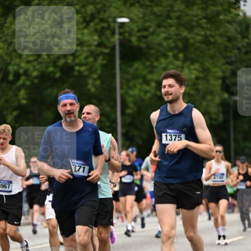 29.06.2025 - hella hamburg halbmarathon Dr. Thomas Lammeyer http://msf.ph/oto/8428701 29.06.2025 10:51:20 Kennedybrücke 1004, 1100, 1104, 1371, 1375, 1608, 1837, 1961, 1999, 2162, 2327, 2537, 2556, 2662, 2665, 2697, 3277, 3339, 3406, 3407, 3823, 3896, 4104, 4325, 4448, 4483, 5635, 5697, 5854, 5892, 6485, 6623, 6740, 6995, 7073, 7268, 7364, 7368, 7374, 7430, 7431, 7827, 7960, 8010, 8047, 8131, 8541, 8706, 8967, 9426, 9557, 9774, 9949, 10514, 10515, 10591, 11160, 11378, 11408 meine-sportfotos.de