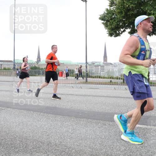 29.06.2025 - hella hamburg halbmarathon Lena Gebhardt http://msf.ph/oto/8428705 29.06.2025 10:53:57 Lombardsbrücke 152, 1017, 1263, 1687, 1709, 1744, 1753, 1779, 1789, 1984, 2079, 2372, 2429, 2600, 2761, 2854, 3055, 3079, 3187, 3188, 3249, 3465, 3467, 3557, 4323, 4595, 4685, 4801, 4838, 5430, 5514, 5562, 5804, 5817, 5856, 5857, 5898, 5964, 6039, 6041, 6044, 6192, 6273, 6306, 6468, 6583, 6913, 6987, 6988, 6996, 7039, 7537, 7611, 7614, 7890, 8867, 8924, 9077, 9138, 9203, 9456, 9503, 9531, 9572, 9771, 9785, 10207, 11390, 11785 meine-sportfotos.de