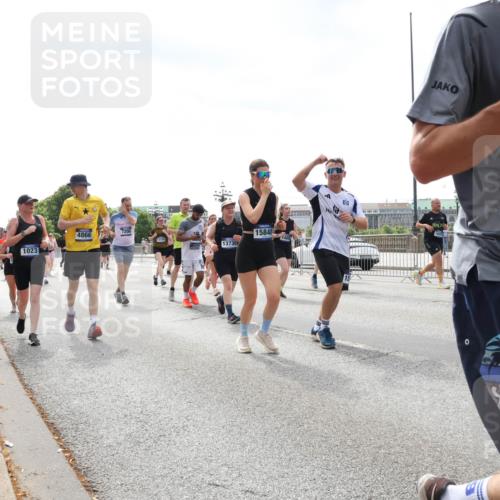 29.06.2025 - hella hamburg halbmarathon Lena Gebhardt http://msf.ph/oto/8428709 29.06.2025 10:43:48 Lombardsbrücke 4866, 7206, 1023, 137301, 15848, 6226, 1023, 1026, 1095, 1155, 1306, 1310, 1400, 1459, 1802, 1804, 1878, 2073, 2733, 3238, 3288, 3390, 3597, 4367, 4627, 4636, 4866, 5001, 5127, 5192, 5201, 5214, 5293, 5370, 5890, 5902, 5905, 6012, 6036, 6096, 6226, 6334, 6440, 6895, 6931, 6971, 6973, 7197, 7205, 7206, 7326, 7489, 7504, 7926, 8000, 8058, 8135, 8233, 8408, 8504, 8870, 9073, 9639, 9641, 9704, 9831, 9879, 10083, 10097, 10200, 10202 meine-sportfotos.de