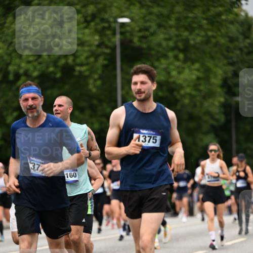 29.06.2025 - hella hamburg halbmarathon Dr. Thomas Lammeyer http://msf.ph/oto/8428715 29.06.2025 10:51:21 Kennedybrücke 1004, 1100, 1104, 1371, 1375, 1608, 1837, 1961, 1999, 2162, 2327, 2537, 2556, 2662, 2665, 2697, 3277, 3339, 3406, 3407, 3823, 3896, 4104, 4325, 4448, 4483, 5697, 5854, 5892, 6485, 6623, 6740, 6995, 7073, 7268, 7364, 7368, 7374, 7430, 7431, 7827, 7960, 8047, 8131, 8541, 8706, 8967, 9557, 9774, 9949, 10511, 10514, 10515, 10591, 11160, 11378, 11408 meine-sportfotos.de