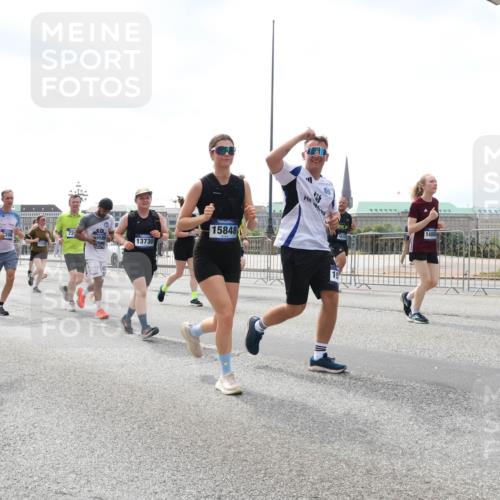 29.06.2025 - hella hamburg halbmarathon Lena Gebhardt http://msf.ph/oto/8428755 29.06.2025 10:43:48 Lombardsbrücke 5589, 4866, 023, 13730, 15848, 18312, 1486, 1023, 1026, 1095, 1155, 1306, 1310, 1400, 1459, 1802, 1804, 1878, 2073, 2733, 3238, 3288, 3390, 3597, 4367, 4627, 4636, 4866, 5001, 5127, 5192, 5201, 5214, 5293, 5370, 5890, 5902, 5905, 6012, 6036, 6096, 6226, 6334, 6440, 6895, 6931, 6971, 6973, 7197, 7205, 7206, 7326, 7489, 7504, 7926, 8000, 8058, 8135, 8233, 8408, 8504, 8870, 9073, 9639, 9641, 9704, 9831, 9879, 10083, 10097, 10200, 10202 meine-sportfotos.de