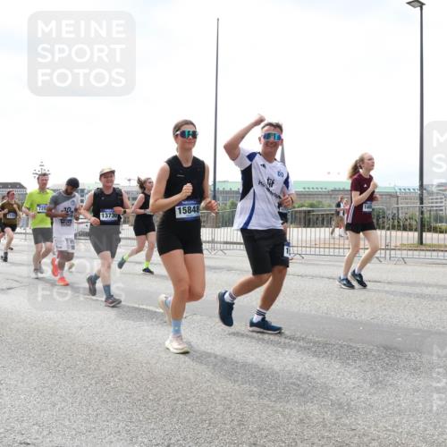 29.06.2025 - hella hamburg halbmarathon Lena Gebhardt http://msf.ph/oto/8428767 29.06.2025 10:43:49 Lombardsbrücke 4866, 7206, 13706, 720, 13730, 15848, 18, 1488, 1023, 1026, 1095, 1155, 1306, 1310, 1400, 1459, 1802, 1804, 1878, 2073, 2733, 3238, 3288, 3390, 3597, 4367, 4627, 4636, 4866, 5001, 5127, 5192, 5201, 5214, 5293, 5370, 5890, 5902, 5905, 6012, 6036, 6096, 6226, 6334, 6440, 6895, 6931, 6971, 6973, 7197, 7205, 7206, 7326, 7489, 7504, 7926, 8000, 8058, 8135, 8233, 8408, 8504, 8870, 8957, 9073, 9639, 9641, 9704, 9831, 9879, 10083, 10097, 10200, 10202 meine-sportfotos.de