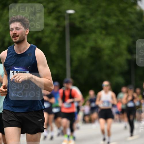 29.06.2025 - hella hamburg halbmarathon Dr. Thomas Lammeyer http://msf.ph/oto/8428782 29.06.2025 10:51:22 Kennedybrücke 1004, 1100, 1371, 1375, 1555, 1608, 1837, 1961, 1999, 2162, 2327, 2537, 2556, 2662, 2665, 2697, 3277, 3339, 3406, 3407, 3823, 4104, 4325, 4483, 5697, 5854, 5892, 6485, 6623, 6740, 6995, 7073, 7268, 7364, 7368, 7374, 7430, 7431, 7827, 7960, 8047, 8131, 8541, 8706, 8967, 9557, 9949, 10511, 10514, 10515, 10591, 11160, 11378, 11408 meine-sportfotos.de