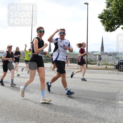 29.06.2025 - hella hamburg halbmarathon Lena Gebhardt http://msf.ph/oto/8428786 29.06.2025 10:43:49 Lombardsbrücke 13705, 13750, 7504, 1584, 1023, 1026, 1095, 1155, 1306, 1310, 1400, 1459, 1802, 1804, 1878, 2073, 2733, 3238, 3288, 3390, 3597, 4367, 4627, 4636, 4866, 5001, 5127, 5192, 5201, 5214, 5293, 5370, 5890, 5902, 5905, 6012, 6036, 6096, 6226, 6334, 6440, 6895, 6931, 6971, 6973, 7197, 7205, 7206, 7326, 7489, 7504, 7926, 8000, 8058, 8135, 8233, 8408, 8504, 8870, 8957, 9073, 9639, 9641, 9704, 9831, 9879, 10083, 10097, 10200, 10202 meine-sportfotos.de