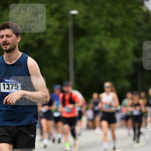 29.06.2025 - hella hamburg halbmarathon Dr. Thomas Lammeyer http://msf.ph/oto/8428787 29.06.2025 10:51:22 Kennedybrücke 1004, 1100, 1371, 1375, 1555, 1608, 1837, 1961, 1999, 2162, 2327, 2537, 2556, 2662, 2665, 2697, 3277, 3339, 3406, 3407, 3823, 4104, 4325, 4483, 5697, 5854, 5892, 6485, 6623, 6740, 6995, 7073, 7268, 7364, 7368, 7374, 7430, 7431, 7827, 7960, 8047, 8131, 8541, 8706, 8967, 9557, 9949, 10511, 10514, 10515, 10591, 11160, 11378, 11408 meine-sportfotos.de