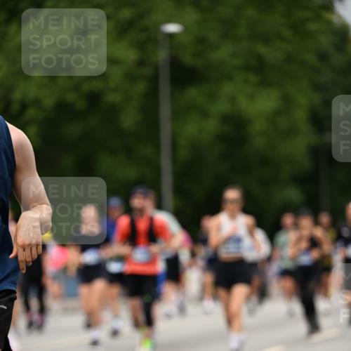 29.06.2025 - hella hamburg halbmarathon Dr. Thomas Lammeyer http://msf.ph/oto/8428809 29.06.2025 10:51:23 Kennedybrücke 1004, 1100, 1371, 1375, 1555, 1608, 1837, 1961, 1999, 2162, 2327, 2537, 2556, 2662, 2665, 2697, 3277, 3339, 3406, 3407, 3823, 4104, 4325, 4483, 5697, 5854, 5892, 6485, 6623, 6740, 6995, 7073, 7268, 7364, 7368, 7374, 7430, 7431, 7827, 7960, 8131, 8541, 8967, 9092, 9557, 9949, 10511, 10514, 10515, 10591, 11160, 11378, 11408 meine-sportfotos.de