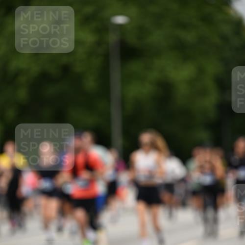 29.06.2025 - hella hamburg halbmarathon Dr. Thomas Lammeyer http://msf.ph/oto/8428823 29.06.2025 10:51:23 Kennedybrücke 1004, 1100, 1371, 1375, 1555, 1608, 1837, 1961, 1999, 2162, 2327, 2537, 2556, 2662, 2665, 2697, 3277, 3339, 3406, 3407, 3823, 4104, 4325, 4483, 5697, 5854, 5892, 6485, 6623, 6740, 6995, 7073, 7268, 7364, 7368, 7374, 7430, 7431, 7827, 7960, 8131, 8541, 8967, 9092, 9557, 9949, 10511, 10514, 10515, 10591, 11160, 11378, 11408 meine-sportfotos.de