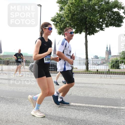 29.06.2025 - hella hamburg halbmarathon Lena Gebhardt http://msf.ph/oto/8428837 29.06.2025 10:43:49 Lombardsbrücke 7504, 1584, 1023, 1026, 1095, 1155, 1306, 1310, 1400, 1459, 1802, 1804, 1878, 2073, 2733, 3238, 3288, 3390, 3597, 4367, 4627, 4636, 4866, 5001, 5127, 5192, 5201, 5214, 5293, 5370, 5890, 5902, 5905, 6012, 6036, 6096, 6226, 6334, 6440, 6895, 6931, 6971, 6973, 7197, 7205, 7206, 7326, 7489, 7504, 7926, 8000, 8058, 8135, 8233, 8408, 8504, 8870, 8957, 9073, 9639, 9641, 9704, 9831, 9879, 10083, 10097, 10200, 10202 meine-sportfotos.de