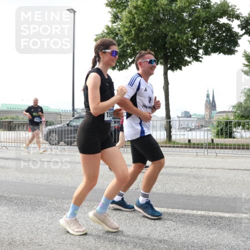 29.06.2025 - hella hamburg halbmarathon Lena Gebhardt http://msf.ph/oto/8428856 29.06.2025 10:43:49 Lombardsbrücke 158, 1023, 1026, 1095, 1155, 1306, 1310, 1400, 1459, 1802, 1804, 1878, 2073, 2733, 3238, 3288, 3390, 3597, 4367, 4627, 4636, 4866, 5001, 5127, 5192, 5201, 5214, 5293, 5370, 5890, 5902, 5905, 6012, 6036, 6096, 6226, 6334, 6440, 6895, 6931, 6971, 6973, 7197, 7205, 7206, 7326, 7489, 7504, 7926, 8000, 8058, 8135, 8233, 8408, 8504, 8870, 8957, 9073, 9639, 9641, 9704, 9831, 9879, 10083, 10097, 10200, 10202 meine-sportfotos.de