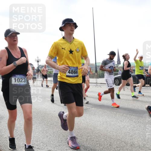 29.06.2025 - hella hamburg halbmarathon Lena Gebhardt http://msf.ph/oto/8428929 29.06.2025 10:43:50 Lombardsbrücke 18436, 1023, 4866, 7504, 13730, 1023, 1026, 1095, 1155, 1306, 1310, 1400, 1459, 1802, 1804, 2073, 2186, 2692, 2733, 3288, 3390, 3596, 3597, 4367, 4627, 4636, 4866, 4898, 5001, 5127, 5192, 5201, 5214, 5293, 5370, 5890, 5902, 5905, 6012, 6036, 6096, 6226, 6334, 6440, 6895, 6931, 6971, 6973, 7197, 7205, 7206, 7326, 7489, 7504, 7926, 8000, 8058, 8135, 8233, 8408, 8504, 8591, 8870, 8957, 9073, 9639, 9641, 9704, 9831, 9879, 10083, 10097, 10200, 10202 meine-sportfotos.de
