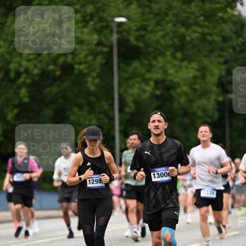 29.06.2025 - hella hamburg halbmarathon Dr. Thomas Lammeyer http://msf.ph/oto/8428989 29.06.2025 10:51:27 Kennedybrücke 1004, 1371, 1375, 1555, 1608, 1837, 1961, 1999, 2162, 2327, 2537, 2556, 2662, 2665, 2981, 3277, 3339, 3406, 3407, 3823, 4325, 4483, 5697, 5895, 6485, 6740, 6995, 7073, 7268, 7364, 7368, 7374, 7430, 7431, 7827, 7960, 8131, 8541, 8967, 9092, 9557, 10511, 10514, 10515, 10591, 11160, 11378 meine-sportfotos.de