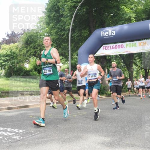 29.06.2025 - hella hamburg halbmarathon KatJ http://msf.ph/oto/8428992 29.06.2025 10:40:59 Zwischen KM18-KM19 1030, 1502, 1727, 2070, 2884, 2910, 3103, 3310, 4189, 4299, 4938, 6942, 6994, 7147, 7864 meine-sportfotos.de
