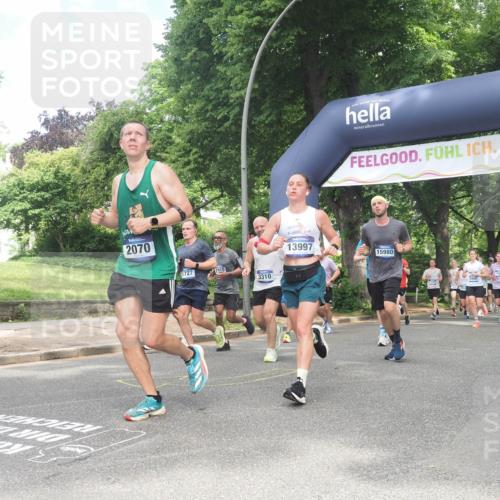 29.06.2025 - hella hamburg halbmarathon KatJ http://msf.ph/oto/8428999 29.06.2025 10:40:59 Zwischen KM18-KM19 1030, 1502, 1727, 2070, 2884, 2910, 3103, 3310, 4189, 4299, 4938, 6942, 6994, 7147, 7864 meine-sportfotos.de