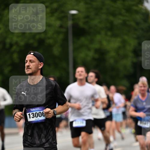 29.06.2025 - hella hamburg halbmarathon Dr. Thomas Lammeyer http://msf.ph/oto/8429063 29.06.2025 10:51:29 Kennedybrücke 1004, 1371, 1375, 1555, 1593, 1608, 1837, 1961, 1999, 2162, 2327, 2537, 2556, 2981, 3277, 3339, 3406, 3407, 3823, 4325, 4483, 5697, 5895, 6485, 6740, 6995, 7268, 7364, 7368, 7374, 7430, 7431, 7827, 7960, 8131, 8541, 8967, 9092, 9557, 10511, 10514, 10515, 10591, 11160, 11378 meine-sportfotos.de