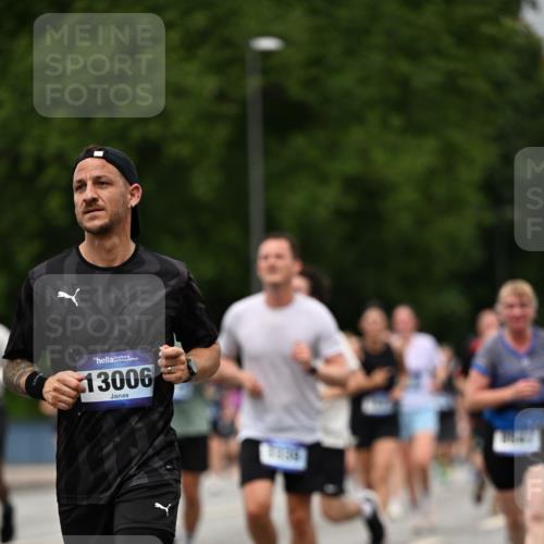 29.06.2025 - hella hamburg halbmarathon Dr. Thomas Lammeyer http://msf.ph/oto/8429070 29.06.2025 10:51:29 Kennedybrücke 1004, 1371, 1375, 1555, 1593, 1608, 1837, 1961, 1999, 2162, 2327, 2537, 2556, 2981, 3277, 3339, 3406, 3407, 3823, 4325, 4483, 5697, 5895, 6485, 6740, 6995, 7268, 7364, 7368, 7374, 7430, 7431, 7827, 7960, 8131, 8541, 8967, 9092, 9557, 10511, 10514, 10515, 10591, 11160, 11378 meine-sportfotos.de