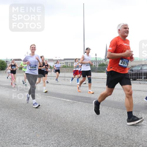 29.06.2025 - hella hamburg halbmarathon Lena Gebhardt http://msf.ph/oto/8429072 29.06.2025 10:54:00 Lombardsbrücke 76141744, 6039, 9572, 168, 5856, 13316, 2079, 1017, 1263, 1687, 1744, 1753, 1762, 1779, 1789, 2079, 2372, 2429, 2600, 2761, 2854, 3055, 3079, 3187, 3188, 3249, 3465, 3467, 3557, 4323, 4595, 4685, 4801, 4838, 5157, 5430, 5514, 5804, 5817, 5856, 5857, 5898, 5964, 6039, 6192, 6273, 6306, 6468, 6583, 6913, 6987, 6988, 6996, 7039, 7498, 7537, 7611, 7614, 7874, 7890, 7946, 8867, 8924, 9077, 9138, 9203, 9503, 9531, 9572, 9771, 10207, 11390, 11785 meine-sportfotos.de