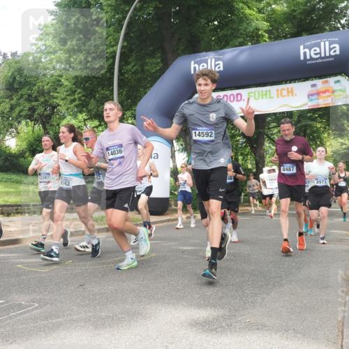 29.06.2025 - hella hamburg halbmarathon KatJ http://msf.ph/oto/8429097 29.06.2025 10:41:03 Zwischen KM18-KM19 1030, 1482, 1727, 1870, 2070, 2346, 2910, 3310, 5259, 5866, 6942, 7864, 8487 meine-sportfotos.de