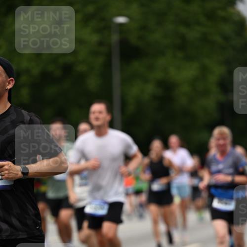 29.06.2025 - hella hamburg halbmarathon Dr. Thomas Lammeyer http://msf.ph/oto/8429101 29.06.2025 10:51:30 Kennedybrücke 1371, 1375, 1555, 1593, 1608, 1837, 1961, 1999, 2162, 2327, 2537, 2556, 2981, 3277, 3339, 3406, 3407, 3823, 4325, 5697, 5895, 6485, 6740, 6995, 7364, 7368, 7430, 7431, 7827, 7960, 8131, 8541, 8967, 9092, 9557, 9743, 10511, 10514, 10515, 10591, 11160, 11378 meine-sportfotos.de