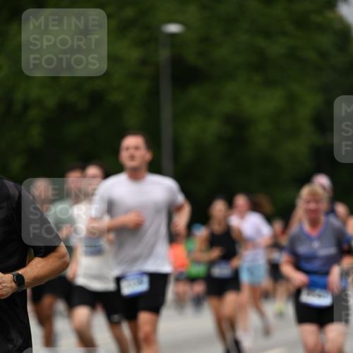 29.06.2025 - hella hamburg halbmarathon Dr. Thomas Lammeyer http://msf.ph/oto/8429109 29.06.2025 10:51:30 Kennedybrücke 1371, 1375, 1555, 1593, 1608, 1837, 1961, 1999, 2162, 2327, 2537, 2556, 2981, 3277, 3339, 3406, 3407, 3823, 4325, 5697, 5895, 6485, 6740, 6995, 7364, 7368, 7430, 7431, 7827, 7960, 8131, 8541, 8967, 9092, 9557, 9743, 10511, 10514, 10515, 10591, 11160, 11378 meine-sportfotos.de