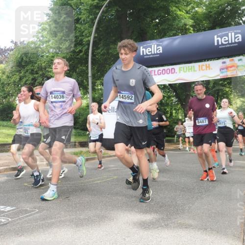 29.06.2025 - hella hamburg halbmarathon KatJ http://msf.ph/oto/8429110 29.06.2025 10:41:04 Zwischen KM18-KM19 1030, 1482, 1727, 1870, 2070, 2346, 2910, 3096, 3819, 5259, 5866, 6942, 7864, 8487 meine-sportfotos.de