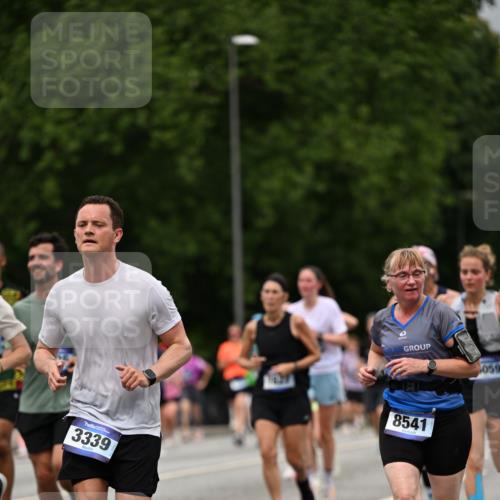 29.06.2025 - hella hamburg halbmarathon Dr. Thomas Lammeyer http://msf.ph/oto/8429125 29.06.2025 10:51:30 Kennedybrücke 1371, 1375, 1555, 1593, 1608, 1837, 1961, 1999, 2162, 2327, 2537, 2556, 2981, 3277, 3339, 3406, 3407, 3823, 4325, 5697, 5895, 6485, 6740, 6995, 7364, 7368, 7430, 7431, 7827, 7960, 8131, 8541, 8967, 9092, 9557, 9743, 10511, 10514, 10515, 10591, 11160, 11378 meine-sportfotos.de