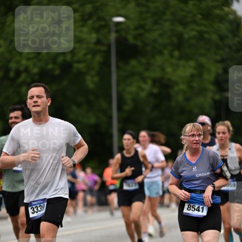 29.06.2025 - hella hamburg halbmarathon Dr. Thomas Lammeyer http://msf.ph/oto/8429135 29.06.2025 10:51:30 Kennedybrücke 1371, 1375, 1555, 1593, 1608, 1837, 1961, 1999, 2162, 2327, 2537, 2556, 2981, 3277, 3339, 3406, 3407, 3823, 4325, 5697, 5895, 6485, 6740, 6995, 7364, 7368, 7430, 7431, 7827, 7960, 8131, 8541, 8967, 9092, 9557, 9743, 10511, 10514, 10515, 10591, 11160, 11378 meine-sportfotos.de