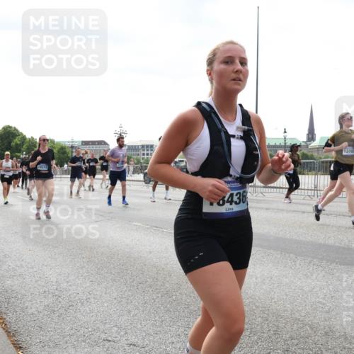29.06.2025 - hella hamburg halbmarathon Lena Gebhardt http://msf.ph/oto/8429139 29.06.2025 10:43:52 Lombardsbrücke 18318, 8436, 13705, 1023, 1026, 1095, 1306, 1310, 1400, 1459, 1802, 1804, 2073, 2186, 2692, 2733, 3065, 3288, 3390, 3596, 3597, 4367, 4627, 4636, 4866, 4898, 5001, 5127, 5192, 5201, 5214, 5293, 5370, 5890, 5902, 5905, 6012, 6036, 6096, 6226, 6334, 6895, 6931, 6971, 6973, 7197, 7205, 7206, 7326, 7489, 7504, 7610, 7926, 8000, 8058, 8135, 8233, 8408, 8504, 8591, 8870, 8957, 9073, 9639, 9641, 9704, 9831, 9879, 10083, 10097, 10200, 10202 meine-sportfotos.de