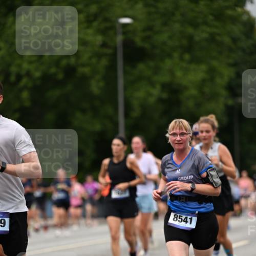 29.06.2025 - hella hamburg halbmarathon Dr. Thomas Lammeyer http://msf.ph/oto/8429171 29.06.2025 10:51:31 Kennedybrücke 1371, 1375, 1555, 1593, 1608, 1837, 1961, 1999, 2162, 2327, 2537, 2556, 2981, 3277, 3339, 3406, 3407, 3823, 4325, 5697, 5895, 6485, 6740, 6995, 7364, 7368, 7430, 7431, 7827, 7960, 8131, 8541, 8967, 9092, 9557, 9743, 10511, 10514, 10515, 10591, 11160, 11378 meine-sportfotos.de