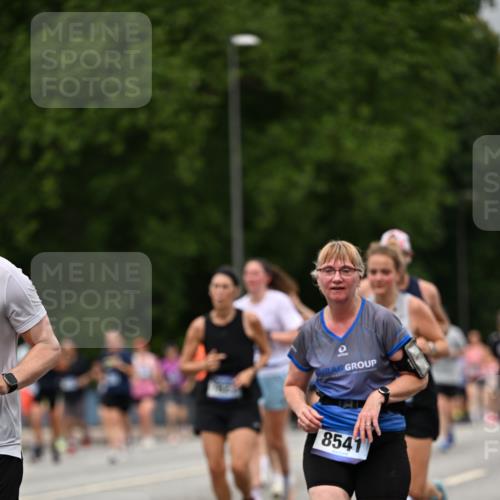 29.06.2025 - hella hamburg halbmarathon Dr. Thomas Lammeyer http://msf.ph/oto/8429179 29.06.2025 10:51:31 Kennedybrücke 1371, 1375, 1555, 1593, 1608, 1837, 1961, 1999, 2162, 2327, 2537, 2556, 2981, 3277, 3339, 3406, 3407, 3823, 4325, 5697, 5895, 6485, 6740, 6995, 7364, 7368, 7430, 7431, 7827, 7960, 8131, 8541, 8967, 9092, 9557, 9743, 10511, 10514, 10515, 10591, 11160, 11378 meine-sportfotos.de