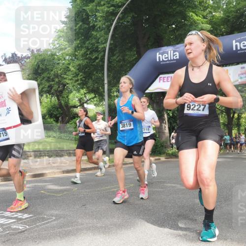 29.06.2025 - hella hamburg halbmarathon KatJ http://msf.ph/oto/8429193 29.06.2025 10:41:07 Zwischen KM18-KM19 1030, 1482, 1870, 2346, 2518, 2910, 3059, 3096, 3819, 5259, 5866, 6294, 6629, 7864, 8487 meine-sportfotos.de