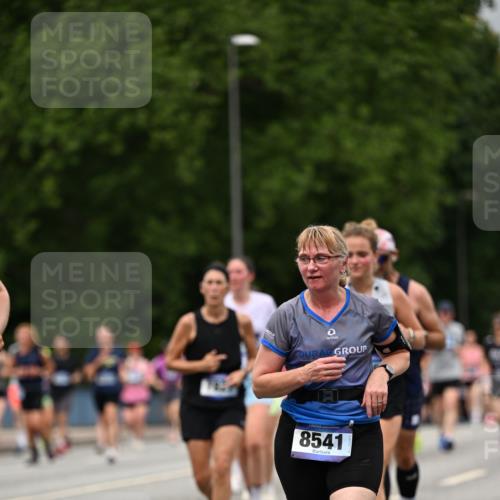 29.06.2025 - hella hamburg halbmarathon Dr. Thomas Lammeyer http://msf.ph/oto/8429194 29.06.2025 10:51:31 Kennedybrücke 1371, 1375, 1555, 1593, 1608, 1837, 1961, 1999, 2162, 2327, 2537, 2556, 2981, 3277, 3339, 3406, 3407, 3823, 4325, 5697, 5895, 6485, 6740, 6995, 7364, 7368, 7430, 7431, 7827, 7960, 8131, 8541, 8967, 9092, 9557, 9743, 10511, 10514, 10515, 10591, 11160, 11378 meine-sportfotos.de