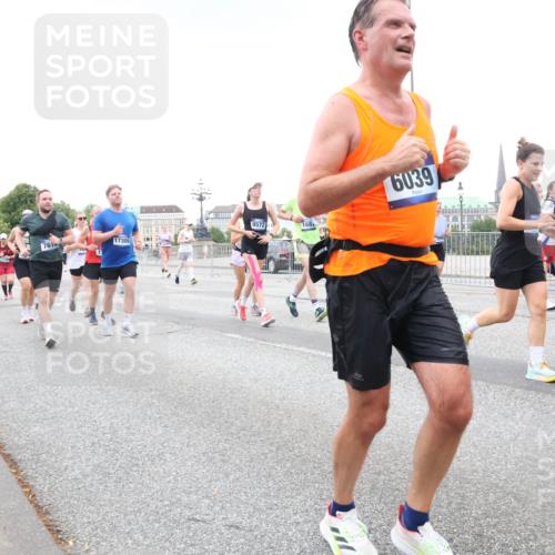 29.06.2025 - hella hamburg halbmarathon Lena Gebhardt http://msf.ph/oto/8429205 29.06.2025 10:54:01 Lombardsbrücke 237, 964, 761, 9572, 168, 17309, 1, 6039, 58, 1017, 1263, 1687, 1744, 1753, 1762, 1779, 1789, 2079, 2372, 2429, 2600, 2761, 2854, 3055, 3079, 3187, 3188, 3249, 3465, 3467, 3557, 4323, 4685, 4801, 4838, 5157, 5430, 5514, 5804, 5817, 5856, 5857, 5898, 5964, 6039, 6192, 6273, 6306, 6468, 6583, 6913, 6987, 6988, 6996, 7039, 7498, 7537, 7614, 7874, 7890, 7946, 8867, 8924, 9077, 9138, 9203, 9503, 9531, 9572, 9771, 10207, 11354, 11390, 11785 meine-sportfotos.de