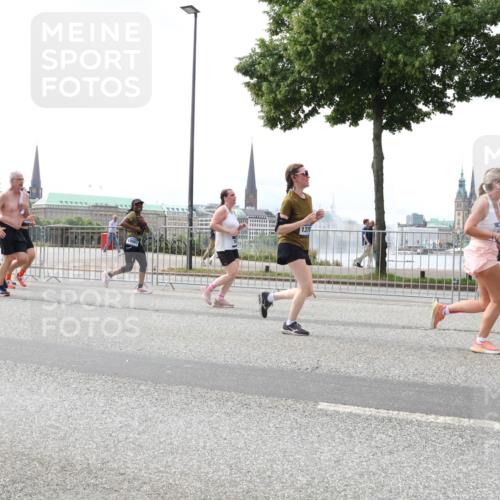 29.06.2025 - hella hamburg halbmarathon Lena Gebhardt http://msf.ph/oto/8429232 29.06.2025 10:43:52 Lombardsbrücke 137, 1023, 1026, 1095, 1306, 1310, 1400, 1459, 1802, 1804, 2073, 2186, 2692, 2733, 3065, 3288, 3390, 3596, 3597, 4367, 4627, 4636, 4866, 4898, 5001, 5127, 5192, 5201, 5214, 5293, 5370, 5890, 5902, 5905, 6012, 6036, 6096, 6226, 6334, 6895, 6931, 6971, 6973, 7197, 7205, 7206, 7326, 7489, 7504, 7610, 7926, 8000, 8058, 8135, 8233, 8408, 8504, 8591, 8870, 8957, 9073, 9639, 9641, 9704, 9831, 9879, 10083, 10097, 10200, 10202 meine-sportfotos.de