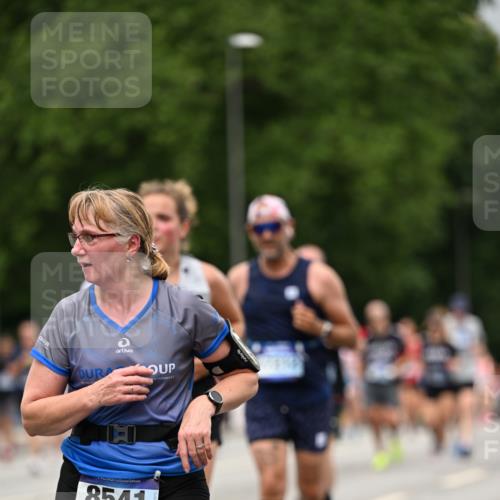29.06.2025 - hella hamburg halbmarathon Dr. Thomas Lammeyer http://msf.ph/oto/8429270 29.06.2025 10:51:33 Kennedybrücke 1371, 1375, 1555, 1593, 1608, 1837, 1961, 2162, 2327, 2500, 2537, 2556, 2981, 3277, 3339, 3406, 3407, 3823, 4325, 4342, 5697, 5700, 5895, 6485, 6740, 6995, 7430, 7431, 7827, 7960, 8131, 8541, 8967, 9092, 9557, 9743, 10511, 10514, 10515, 10591, 11160, 11378 meine-sportfotos.de