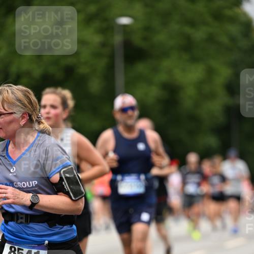 29.06.2025 - hella hamburg halbmarathon Dr. Thomas Lammeyer http://msf.ph/oto/8429287 29.06.2025 10:51:33 Kennedybrücke 1371, 1375, 1555, 1593, 1608, 1837, 1961, 2162, 2327, 2500, 2537, 2556, 2981, 3277, 3339, 3406, 3407, 3823, 4325, 4342, 5697, 5700, 5895, 6485, 6740, 6995, 7430, 7431, 7827, 7960, 8131, 8541, 8967, 9092, 9557, 9743, 10511, 10514, 10515, 10591, 11160, 11378 meine-sportfotos.de