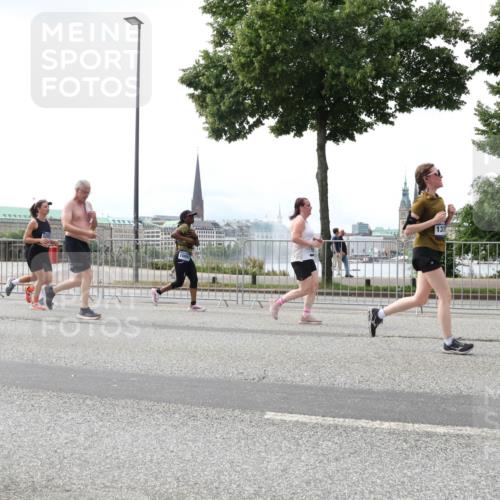 29.06.2025 - hella hamburg halbmarathon Lena Gebhardt http://msf.ph/oto/8429315 29.06.2025 10:43:53 Lombardsbrücke 15285, 137, 1023, 1026, 1095, 1306, 1310, 1400, 1459, 1802, 1804, 2073, 2186, 2692, 2733, 3065, 3288, 3390, 3596, 3597, 4627, 4636, 4866, 4898, 5001, 5127, 5192, 5201, 5214, 5293, 5370, 5890, 5902, 5905, 6012, 6036, 6096, 6226, 6334, 6895, 6931, 6971, 6973, 7197, 7205, 7206, 7326, 7489, 7504, 7610, 7926, 8000, 8058, 8233, 8408, 8504, 8591, 8763, 8870, 8957, 9073, 9704, 9831, 9879, 10083, 10097, 10200, 10202 meine-sportfotos.de